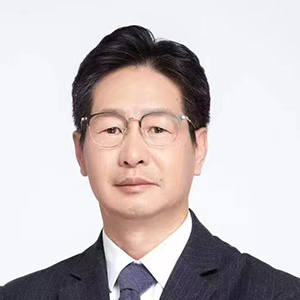 何方 四川大学华西公共卫生学院教授，博士生导师
中国食品科学技术学会乳酸菌分会理事
中国营养学会老年分会委员
中国营养学会益生菌益生元与健康分会委员
四川省营养学会老年分会副主任委员